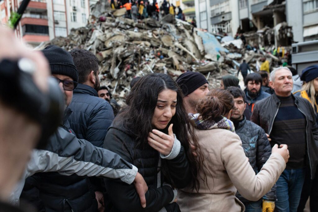 Turkey and syrian earthquake people's suffering due to the disaster