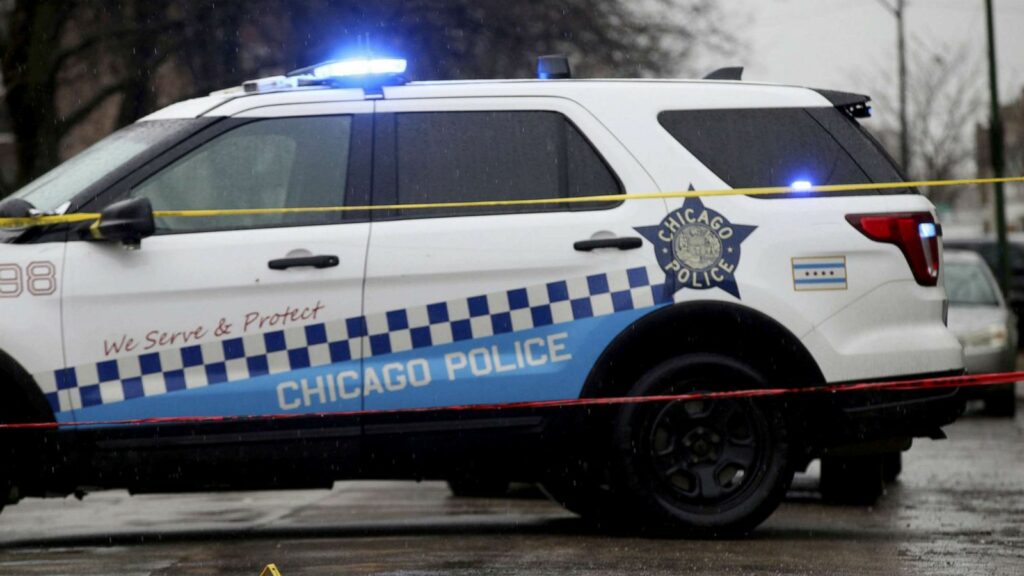 Chicago police armed robbery investigation