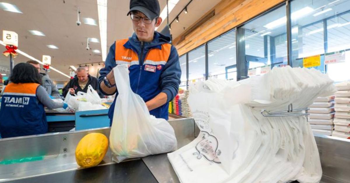 Frederick's Stores Say Bye to Plastic Bags for a Cleaner City